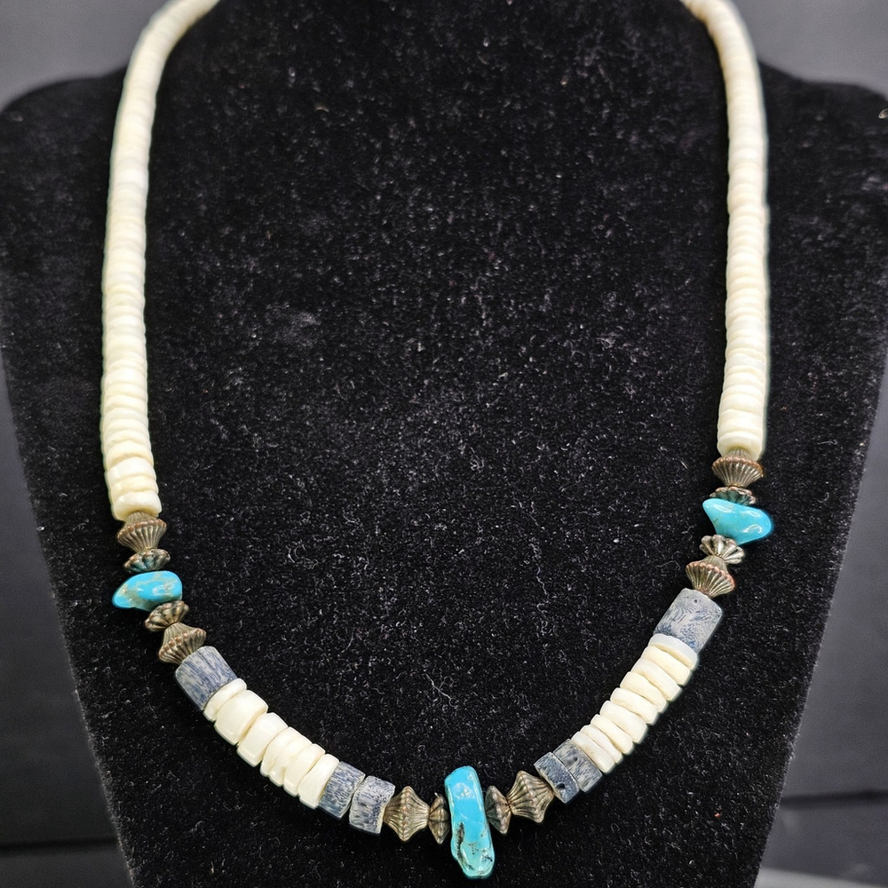 Vintage Authentic Southwest Graduated Puka Shell Necklace With Turquoise Stones - Picture 7 of 8